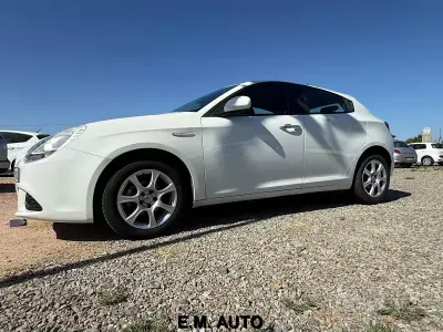 Usata Alfa Romeo Giulietta Distinctive 105 CV (77 kW) 2014 Bianco Utilitaria