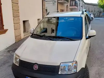 Begagnad Fiat Panda 69 HK (50 kW) 2010 Vit Halvkombi