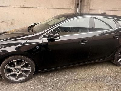 Usata Volvo V40 Ocean Race 120 CV (88 kW) 2016 Nero Berlina