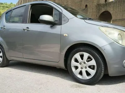 Usata Opel Agila 86 CV (63 kW) 2010 Argento Utilitaria