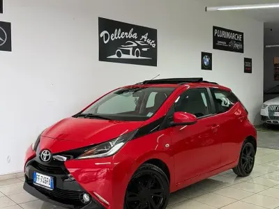 Usata Toyota Aygo X-wave 69 CV (50 kW) 2016 Rosso Utilitaria