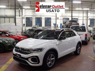 Bianco/tetto nero Usata 2023 VW T-Roc R-line SUV | 26.500 € (Cara)