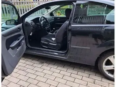Käytetty Ford Focus 110 HP (80 kW) 2004 Musta Sedan