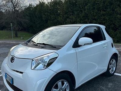 Usata Toyota iQ 68 CV (50 kW) 2009 Bianco Utilitaria