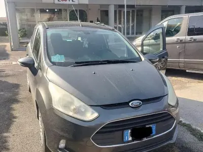 Usata Ford B-MAX 75 CV (55 kW) 2017 Grigio Monovolume