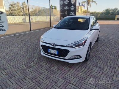 Usata Hyundai i20 Style 75 CV (55 kW) 2015 Bianco Berlina