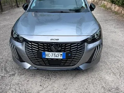 Usata Peugeot 208 101 CV (74 kW) 2026 Grigio Utilitaria