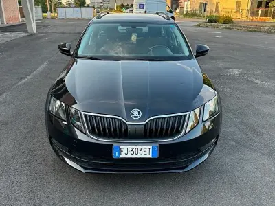 Usata Skoda Octavia G-TEC Executive 110 CV (80 kW) 2017 Nero Station wagon