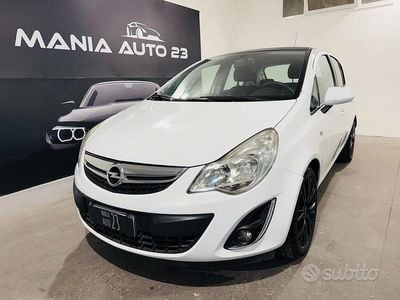 Usata Opel Corsa Edition 85 CV (62 kW) 2012 Bianco Berlina