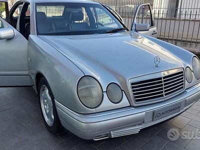Usata Mercedes E200 Avantgarde 136 CV (100 kW) 1996 Grigio Berlina