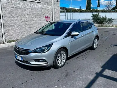 Käytetty Opel Astra 110 HP (80 kW) 2018 Harmaa Sedan