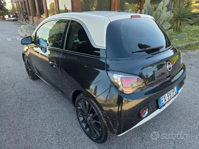 Begagnad Opel Adam 87 HK (63 kW) 2015 Svart Halvkombi