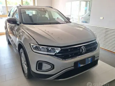 Usata VW T-Roc Life 110 CV (80 kW) 2024 Beige SUV