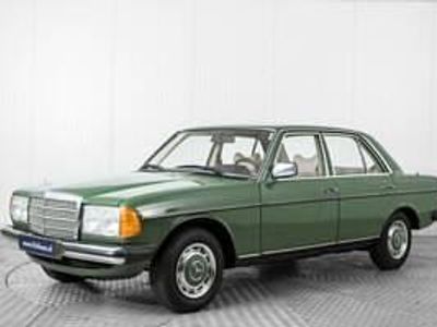 Usata Mercedes 300 80 CV (58 kW) 1978 Verde Berlina