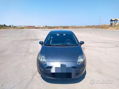 Usata Fiat Punto 90 CV (66 kW) 2012 Grigio Utilitaria