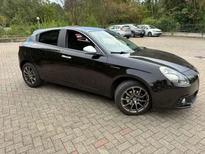 Usata Alfa Romeo Giulietta Distinctive 120 CV (88 kW) 2017 Nero Utilitaria