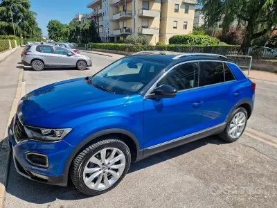 Usata VW T-Roc Style 150 CV (110 kW) 2018 Blu SUV