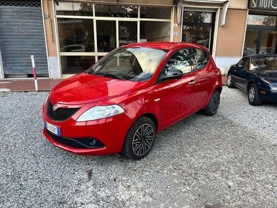 Usata Lancia Ypsilon 69 CV (50 kW) 2021 Rosso Utilitaria