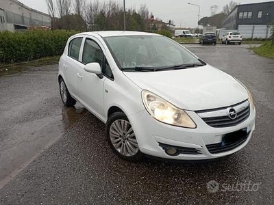 Usata Opel Corsa Enjoy 90 CV (66 kW) 2009 Bianco Utilitaria
