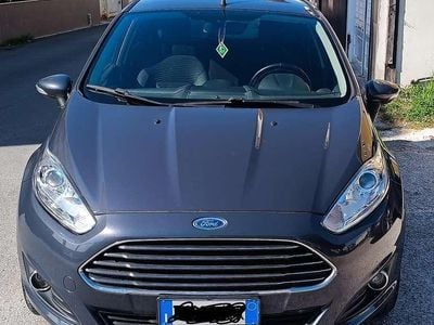 Begagnad Ford Fiesta Business Edition 97 HK (71 kW) 2013 Grå Sedan
