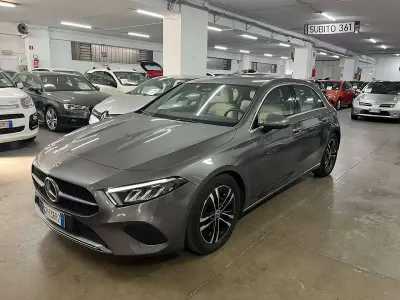 Usata Mercedes A180 136 CV (100 kW) 2023 Grigio Berlina