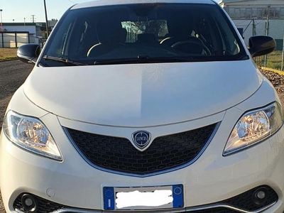 Usata Lancia Ypsilon 69 CV (50 kW) 2016 Bianco Utilitaria
