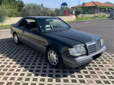 Usata Mercedes E200 136 CV (100 kW) 1995 Nero Coupé