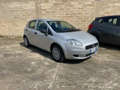 Usata Fiat Grande Punto S 75 CV (55 kW) 2011 Argento Utilitaria