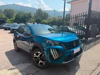 Usata Peugeot 2008 Allure 131 CV (96 kW) 2025 Blu SUV