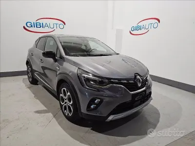 Second-hand Renault Captur Intens 101 CP (74 kW) 2023 Gri SUV