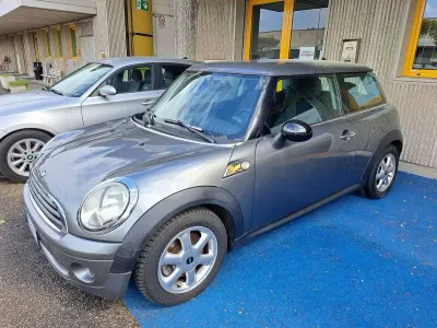 Usata Mini Cooper 75 CV (55 kW) 2010 Grigio Utilitaria