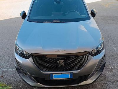 Usata Peugeot 2008 Allure 102 CV (75 kW) 2023 Argento SUV