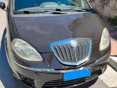 Usata Lancia Musa 90 CV (66 kW) 2007 Marrone Monovolume