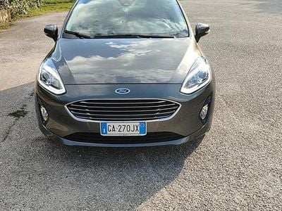 Usata Ford Fiesta Titanium 86 CV (63 kW) 2020 Grigio Utilitaria