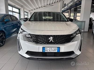 Begagnad Peugeot 3008 Allure 131 HK (96 kW) 2022 Vit SUV
