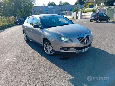 Usata Lancia Delta 120 CV (88 kW) 2010 Viola Utilitaria