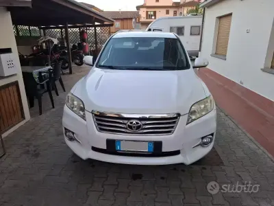 Usata Toyota RAV4 152 CV (111 kW) 2011 Bianco SUV