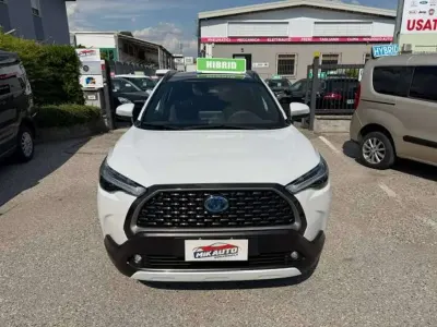 Usata Toyota Corolla Cross Lounge 152 CV (111 kW) 2023 Bianco perla SUV