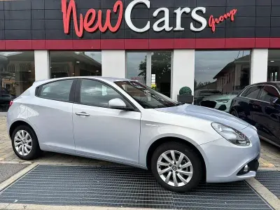 Usado Alfa Romeo Giulietta 120 CV (88 kW) 2017 Amarillo Utilitario