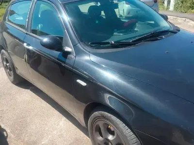 Usata Alfa Romeo 147 120 CV (88 kW) 2007 Nero Utilitaria
