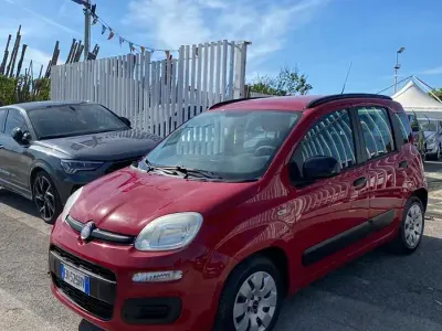 Usata Fiat Panda Lounge 69 CV (50 kW) 2012 Rosso Utilitaria