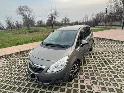 Usata Opel Meriva 120 CV (88 kW) 2013 Grigio Monovolume
