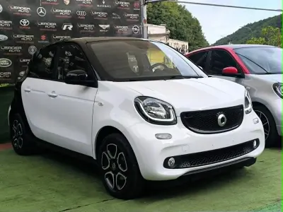 Begagnad Smart ForFour Prime 90 HK (66 kW) 2017 Vit Halvkombi
