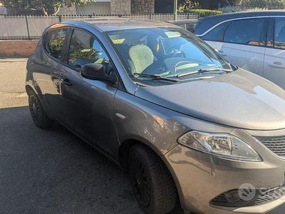 Usata Lancia Ypsilon 69 CV (50 kW) 2020 Grigio Utilitaria