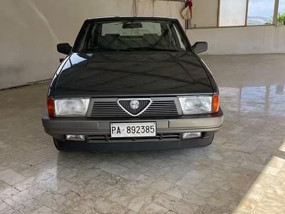 Usata Alfa Romeo 75 119 CV (87 kW) 1988 Grigio Berlina