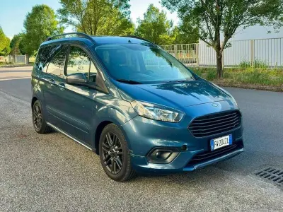 Usata Ford Tourneo Courier Sport 80 CV (58 kW) 2019 Blu/azzurro Monovolume