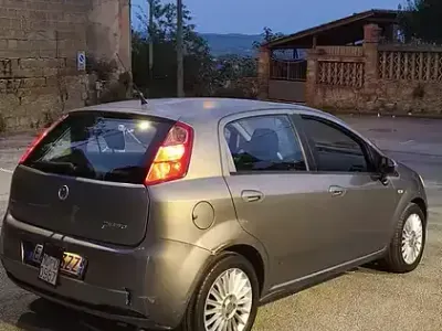Usata Fiat Grande Punto 90 CV (66 kW) 2010 Grigio Utilitaria