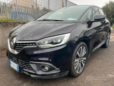 Usata Renault Scénic III Initiale Paris 160 CV (117 kW) 2017 Viola Monovolume