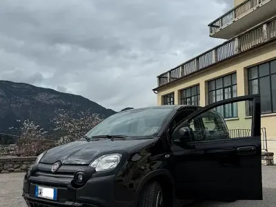 Usata Fiat Panda Cross Cross 69 CV (50 kW) 2024 Nero Utilitaria