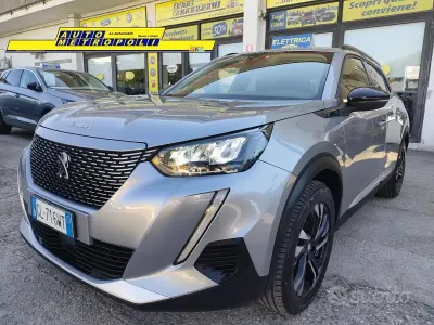 Usata Peugeot e-2008 Allure 56 kW (77 CV) 2022 Grigio SUV
